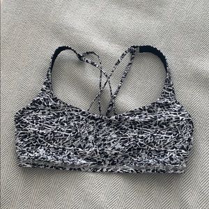 NWOT Lululemon “free to be bra wild” sports bra